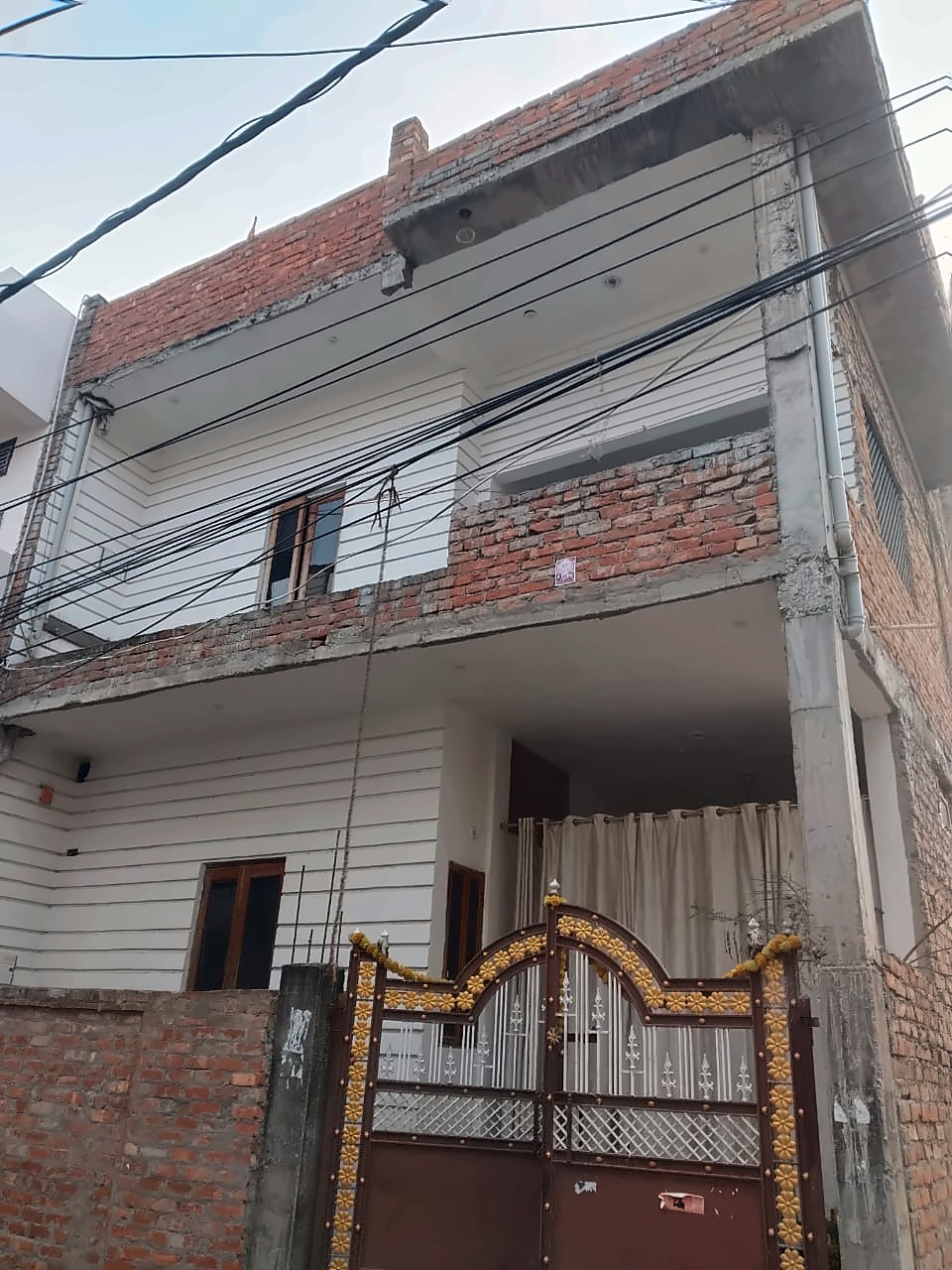 Corner House — 24×34 ft with Solar Panel, Sudama Nagar, Pandeypur