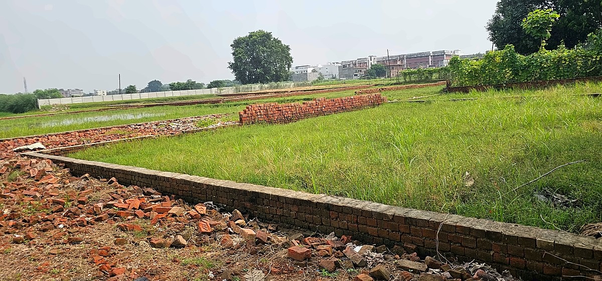 Corner Plot in a VDA-Approved Gated Society — 1,000 Sq Ft, Krishna Nagar, Darekhu, Rohania — photo 3