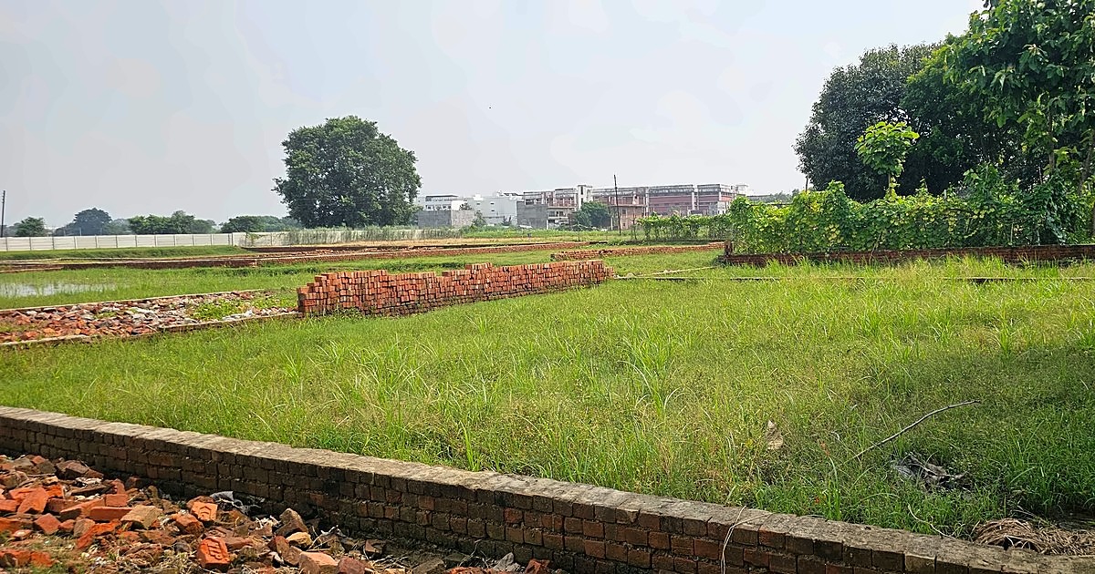 Corner Plot in a VDA-Approved Gated Society — 1,000 Sq Ft, Krishna Nagar, Darekhu, Rohania — photo 5