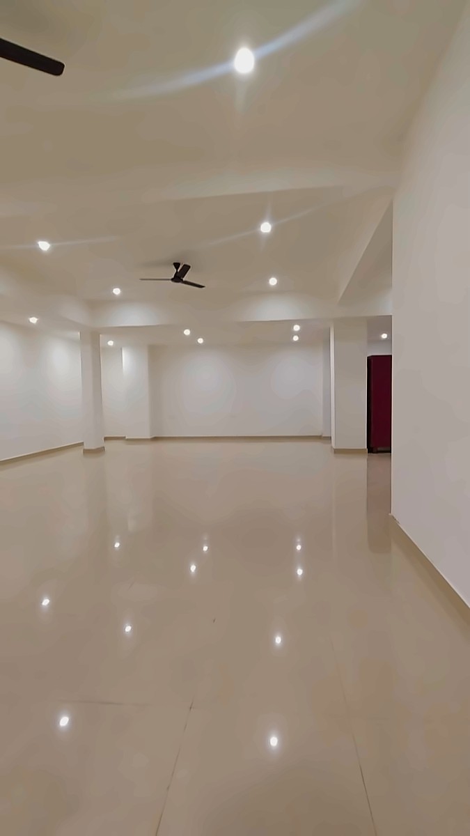 Commercial Hall for Rent — Maduadih Road, Varanasi — photo 2